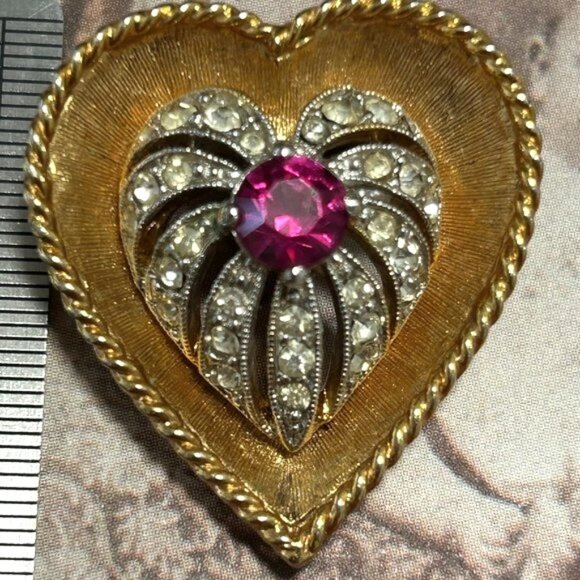 Napier Jewelry - Vintage Estate Signed Napier Gold Loving Heart Ruby Red Rhinestone Pin Brooch